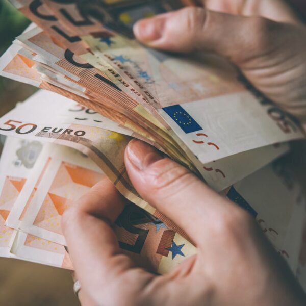 Claudia Obert Vermögen