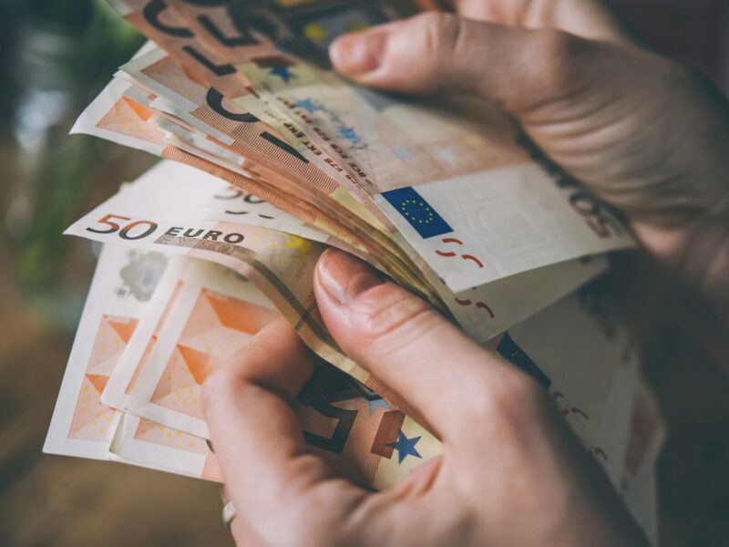 Claudia Obert Vermögen