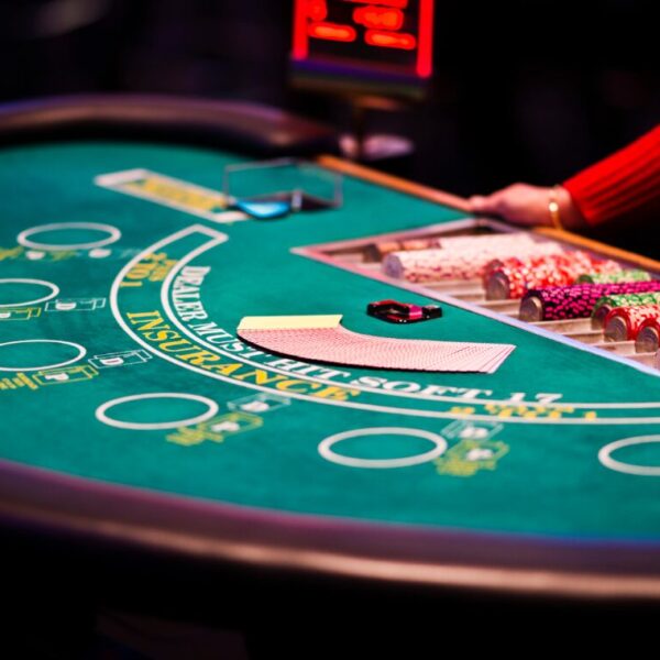 Blackjack, Roulette oder Plinko: Casino Groups hat die beliebtesten Glücksspiele ermittelt!
