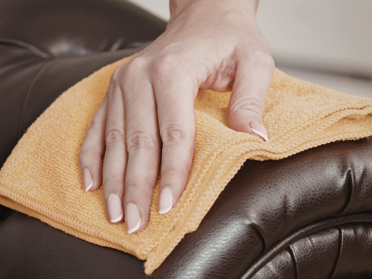 Leder und Kunstleder reinigt